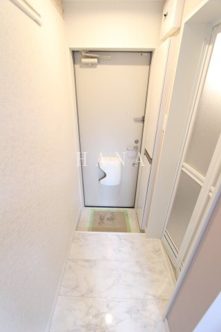 横浜市神奈川区白幡東町のアパートのエントランス