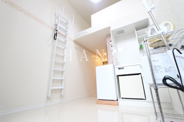 横浜市神奈川区白幡東町のアパートの居間・リビング