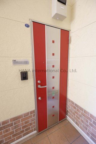 ルミエール妙蓮寺の玄関