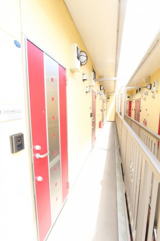 ルミエール妙蓮寺のエントランス