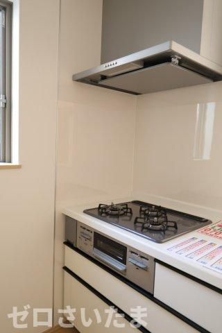 《仲介手数料無料》岩槻区本丸１丁目17-18新築一戸建てハートフルタウンのキッチン