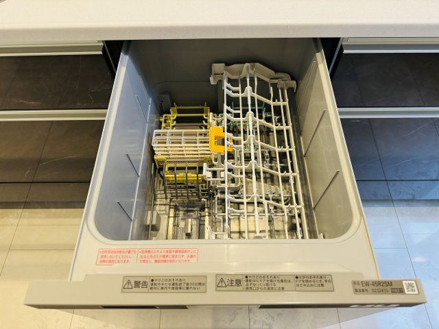 八王子市　絹ケ丘　新築一戸建てのキッチン|～食洗機付き　食事後の食器洗いはお任せ、家族でゆっくりとくつろげます～