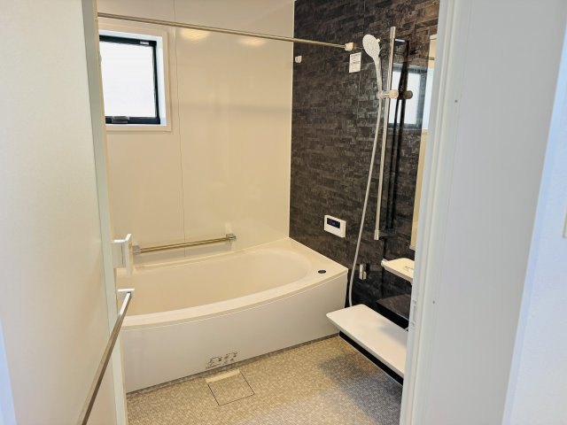 八王子市　絹ケ丘　新築一戸建ての浴室|～のびのびくつろげるバスルーム　１日の締めくくりに癒やしのバスタイムを～