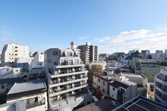 【展望】 | 眼前に広がる空の雄大さと、このお部屋の自慢の一つである「眺望」をご覧ください。毎日、この景色を独り占めできる新生活に夢が広がります。～即日のご見学可能～　お問合せはお気軽にどうぞ。