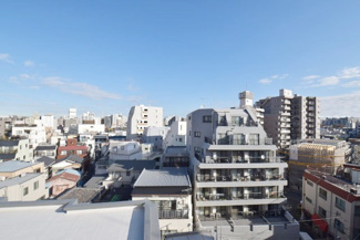 【展望】 | 眼前に広がる空の雄大さと、このお部屋の自慢の一つである「眺望」をご覧ください。毎日、この景色を独り占めできる新生活に夢が広がります。～即日のご見学可能～　お問合せはお気軽にどうぞ。