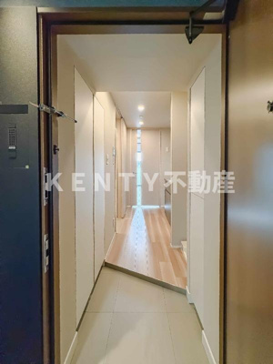 【玄関】 | シーズンフラッツ大井町 | 収納もある玄関です