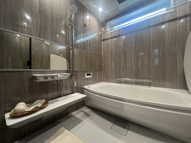 見た目も中身も強さもあるハイスペック！！戸建として、この立地は神地と言っても過言でなない！！その分、価格もそれなり。故に住む人を選ぶデメリットもある。いいよねぇ～【神奈川区青木町】新築戸建の浴室|お風呂で日々の疲れを落としましょう