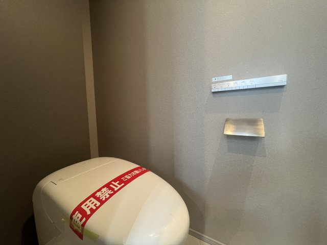 見た目も中身も強さもあるハイスペック戸建【神奈川区青木町新築戸建】のトイレ|シンプルで使いやすいトイレです