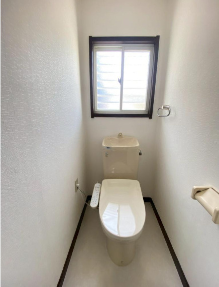 箕面市新稲６丁目　中古戸建のトイレ