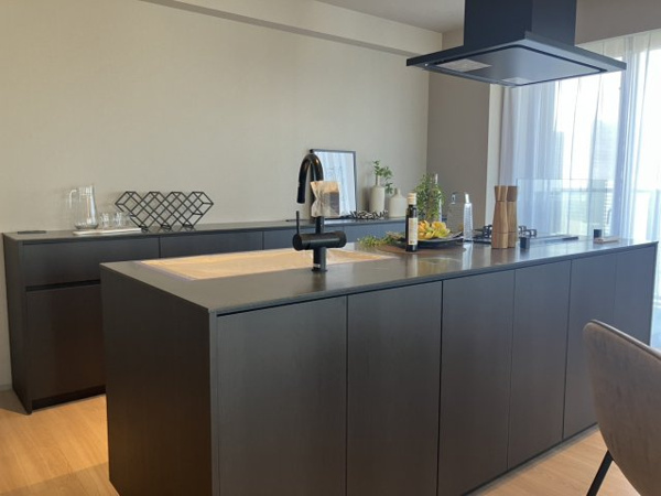 【キッチン】 | 【キッチン】
カップボード付きで収納豊富！ファミリーに人気なアイランドキッチン♪