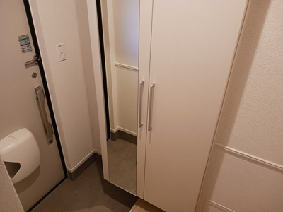 【玄関】 | クアドリフォリオ | 収納もある玄関です