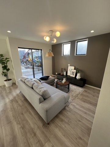 中央区田名　新築戸建全８棟の居間・リビング|モデルハウス棟のリビングです