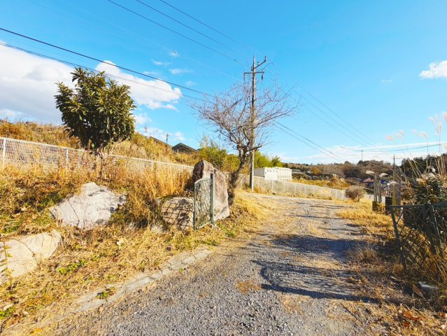 こだわりの設計♪芳賀郡益子町大字小宅中古住宅の前面道路含む現地写真