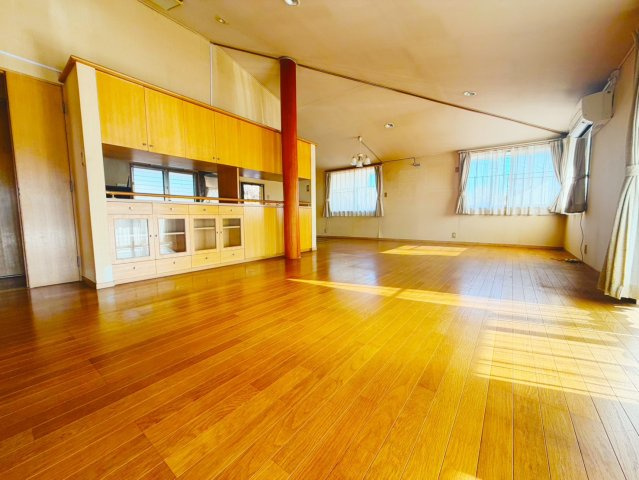 こだわりの設計♪芳賀郡益子町大字小宅中古住宅の居間・リビング