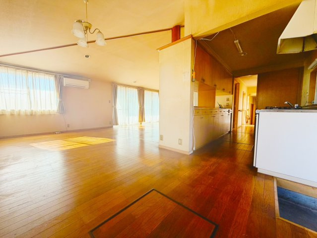 こだわりの設計♪芳賀郡益子町大字小宅中古住宅の居間・リビング