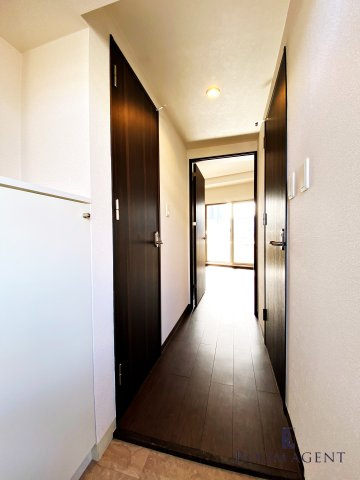 プラウランド名駅の玄関