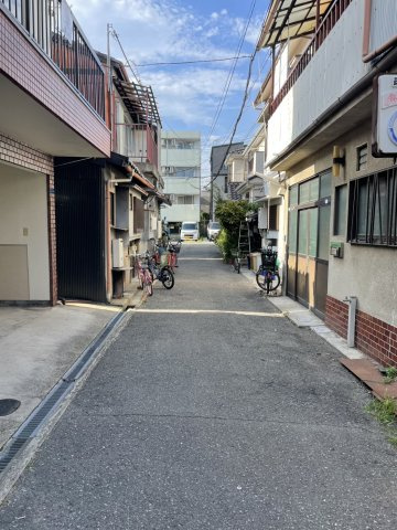 【前面道路含む現地写真】