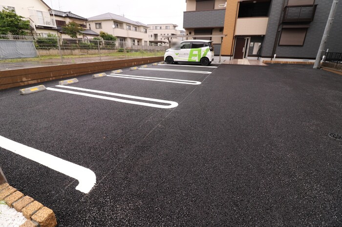 ジョイアポストの駐車場