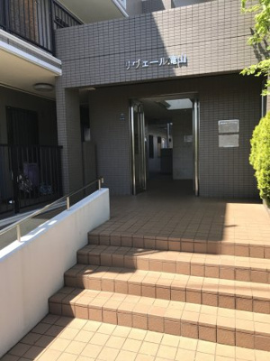 【エントランス】 | リヴェール滝山