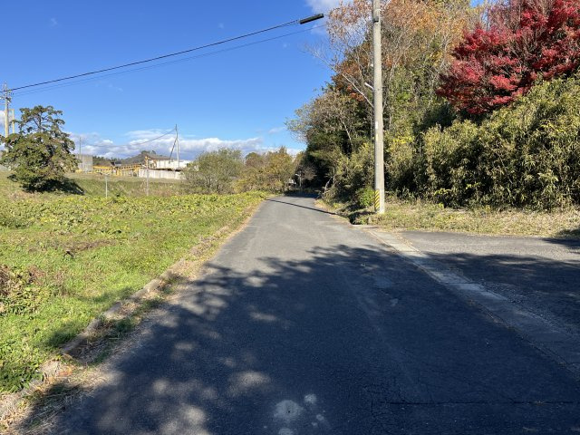 津市芸濃町椋本字菖蒲谷の前面道路含む現地写真