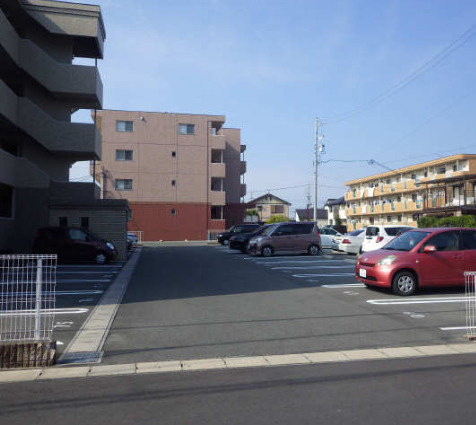 ルーチェの駐車場