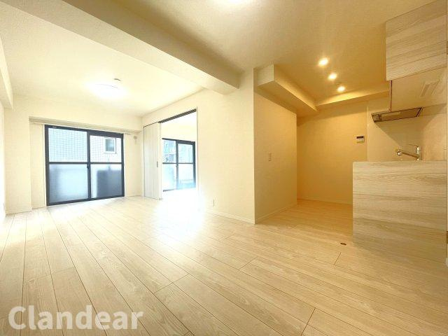 セザール錦糸町の居間・リビング|ドキドキの新生活も、安心してスタート。ぴったりの住まいを見つけませんか？クランディアが一緒に住まい選びをサポートします‼　まずは、お気軽にお問合せください　＃クランディア