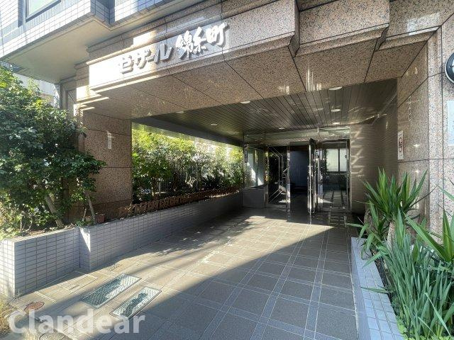 セザール錦糸町のエントランス|ドキドキの新生活も、安心してスタート。ぴったりの住まいを見つけませんか？クランディアが一緒に住まい選びをサポートします‼　まずは、お気軽にお問合せください　＃クランディア