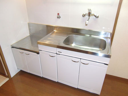 セレブ華乃郷のキッチン|コンパクトなキッチンで掃除もラクラク