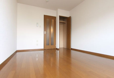 セレブ華乃郷の内装|きれいな洋室です