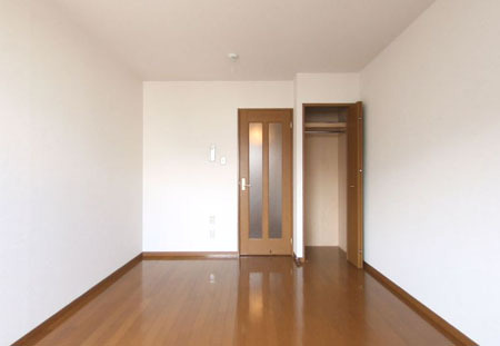 セレブ華乃郷の収納|きれいな洋室です