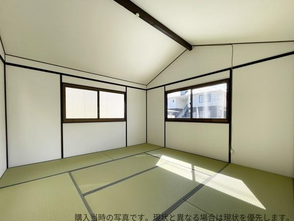 大在中央　中古のその他|2面の窓から自然光が入るため日中も明るさを感じられます。落ち着いた和の雰囲気を楽しめる空間です。天井の梁がアクセントとなっています。通風も良好です。