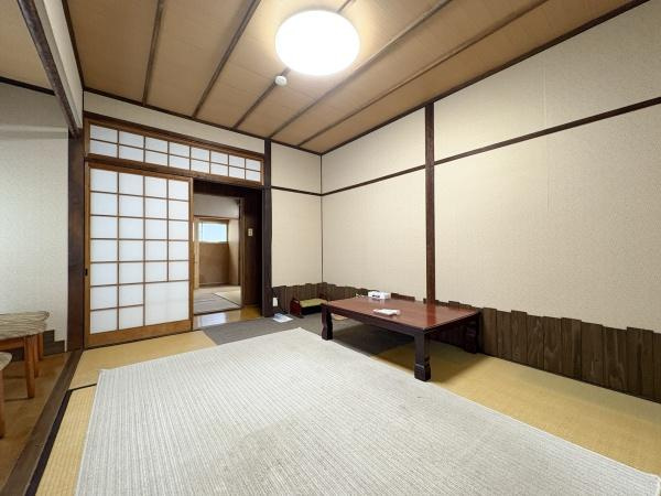 長浜町2丁目中古の和室|1階6帖の和室です（南側）。和風の内装がやさしい印象を与えます。