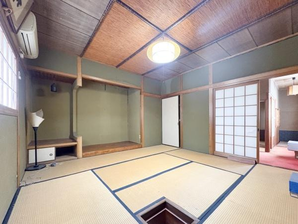 長浜町2丁目中古の和室|2階8帖の和室（茶室）です。落ち着いた雰囲気の和室です。伝統的な和のスタイルが感じられるお部屋です。