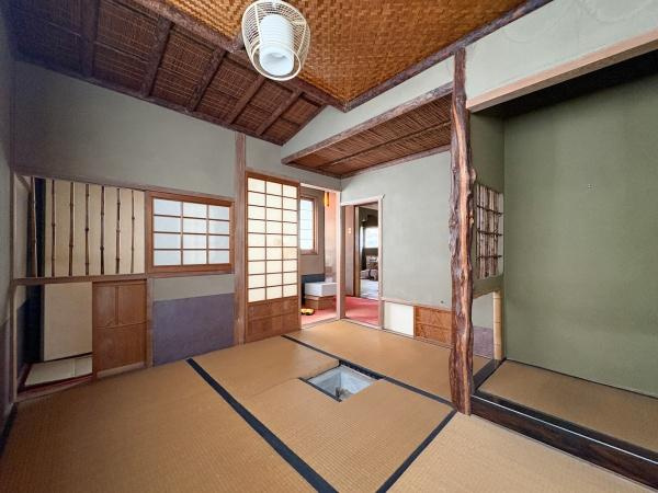 長浜町2丁目中古の和室|2階6帖の和室（茶室）です。和の趣を存分に感じられる一室です。