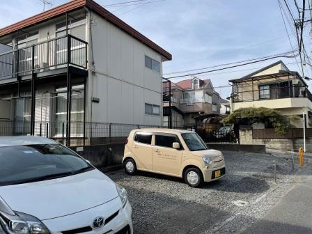 ハウス金子の駐車場