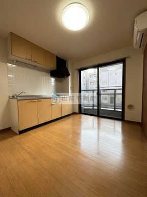 【居間・リビング】 | T・H・S・Yビル