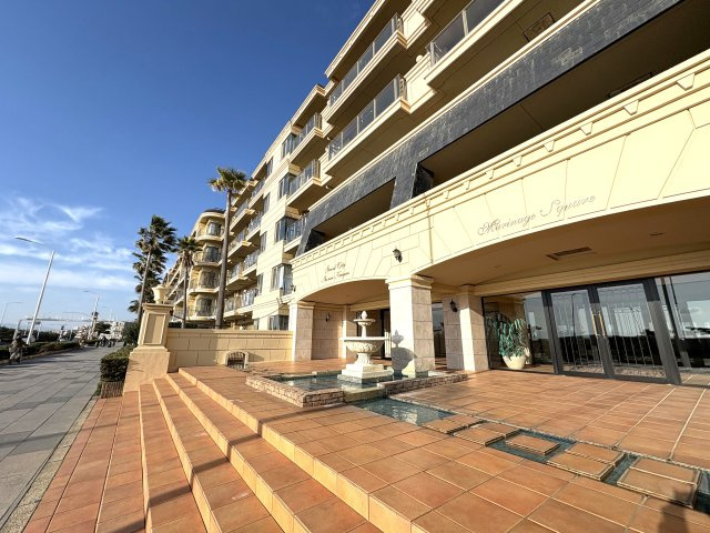 海徒歩1分 × 屋上オーシャンプール。 リゾート感あふれるフルリノベ住戸