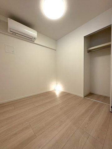 海徒歩1分 × 屋上オーシャンプール。 リゾート感あふれるフルリノベ住戸の洋室