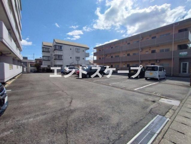 三恵レジデンスIの駐車場|高崎、前橋のお部屋探しはエンドスケープまで！お客様の理想お聞かせ下さい♪