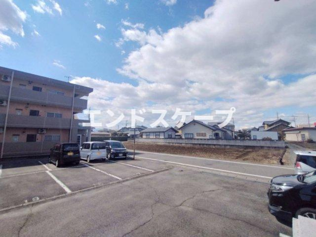 三恵レジデンスIの駐車場|高崎、前橋のお部屋探しはエンドスケープまで！お客様の理想お聞かせ下さい♪
