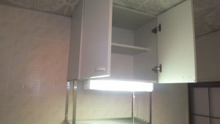 メゾン・タカツのキッチン|キッチン上部に棚あります