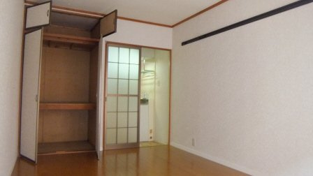 メゾン・タカツの居間・リビング|エアコン一基付き