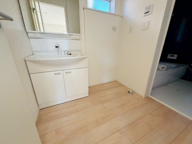 八街文違　第6　１号棟　新築戸建の独立洗面台