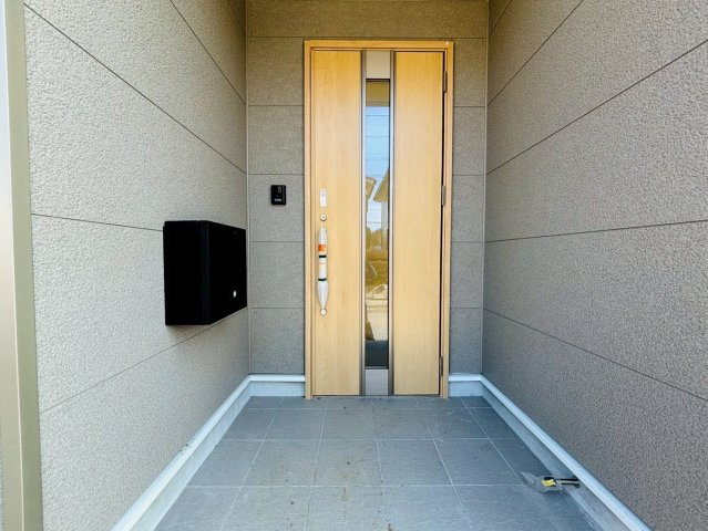 八街文違　第6　１号棟　新築戸建の玄関