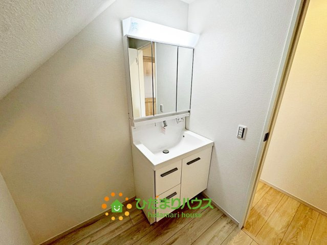 久喜市南8期　新築一戸建て　01　ケイアイテラスの独立洗面台