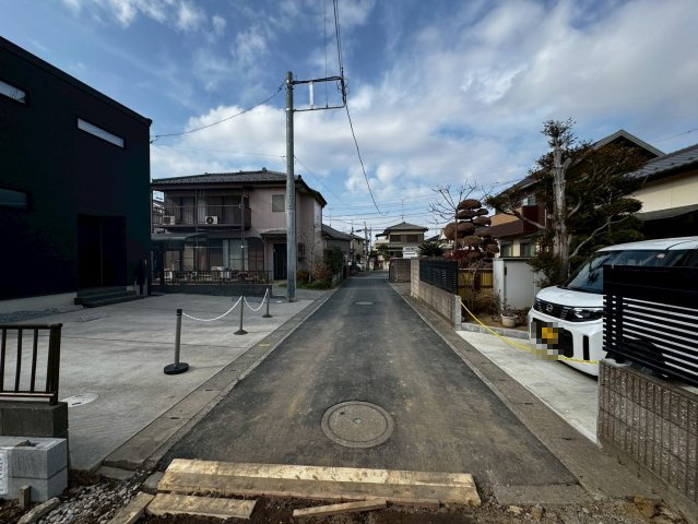 久喜市南8期　新築一戸建て　01　ケイアイテラスの前面道路含む現地写真