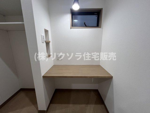 川勝町　新築一戸建ての内装|キッチン裏　スタディスペース
■物件内覧・資金計画相談・住宅ローン相談、リフォーム相談、お問合せ受付中■
※当日・翌日のご内覧、ご相談はお電話でのお問合せがスムーズです！