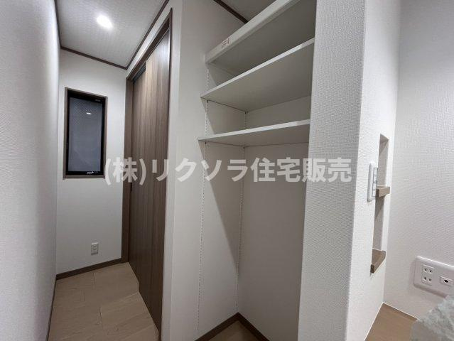 川勝町　新築一戸建ての収納|キッチン裏パントリー
■物件内覧・資金計画相談・住宅ローン相談、リフォーム相談、お問合せ受付中■
※当日・翌日のご内覧、ご相談はお電話でのお問合せがスムーズです！