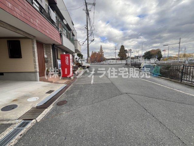 川勝町　新築一戸建ての前面道路含む現地写真|■物件内覧・資金計画相談・住宅ローン相談、リフォーム相談、お問合せ受付中■
※当日・翌日のご内覧、ご相談はお電話でのお問合せがスムーズです！
