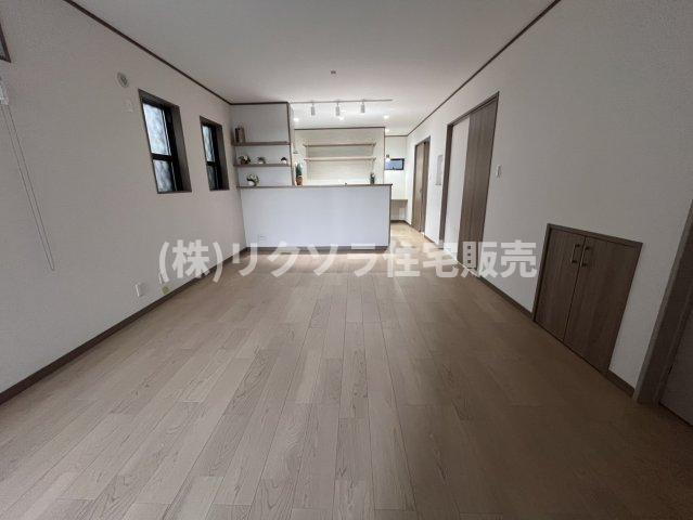 川勝町　新築一戸建ての居間・リビング|LDK17.0帖
■物件内覧・資金計画相談・住宅ローン相談、リフォーム相談、お問合せ受付中■
※当日・翌日のご内覧、ご相談はお電話でのお問合せがスムーズです！